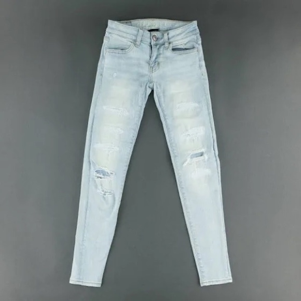 American Eagle Jeans — Super Stretch X Super Low Light Wash Ripped Jegging, Sz 6